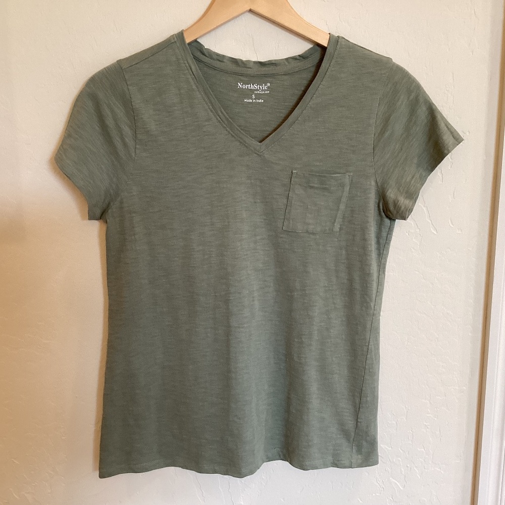 Northstyle Short Sleeve V-neck Pocket Tee